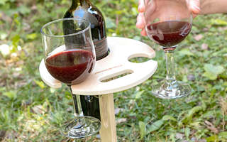 Taitettava ja kannettava viinipöytä ulkokäyttöön Winnek In
