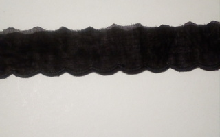 Musta brodyyri pitsi 550cm