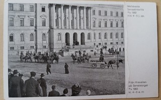 Helsinki, Mellakasta Senaatintorilla 1902, kasakat valvovat