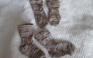 Ruskea/sini/valkoiset villatumput ja –sukat