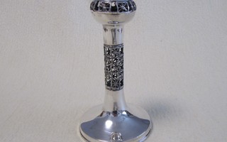 Hopeinen kynttilänjalka, P Sarpaneva, kork. 157 mm