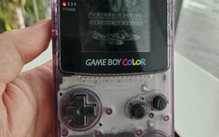 Gameboy Color CGB-01 konsoli ja peli