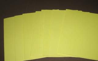 Keltaisia korttipohjia
