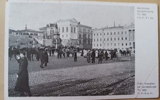 Helsinki, Mellakasta Senaatintorilla 1902, väkeä ja kasakat