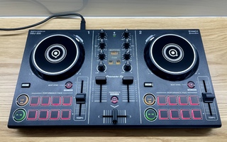 Pioneer DDJ 200 | 2-channel Smart DJ controller (Kuin Uusi)