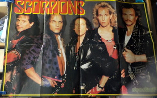 SCORPIONS JULISTE SUOSIKKI-LEHDESTÄ