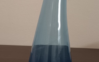 Sininen lasimaljakko