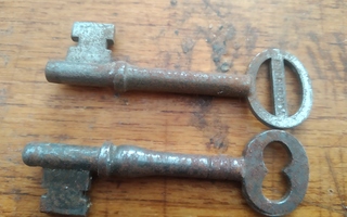 2 vanhaa avainta