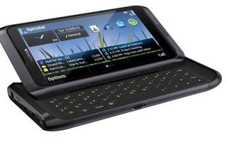 Nokia E7 kosketusnäytöllinen Symbian puhelin
