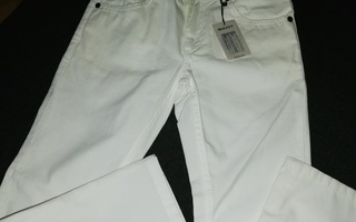 GANT -merkkiset valkoiset farkut, koko 122/128cm