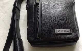 Crossbody laukku Calvin Klein