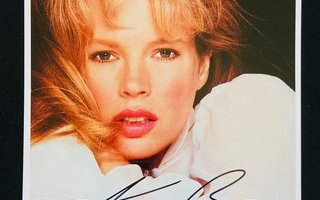 Kim Basinger - Autograph, Photography, Signed, with Coa
