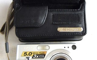 Casio Exilim EX-Z55 5.0 Digikamera ja kotelo