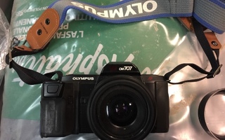 Olympus Om707 kamera ja kameralaukku