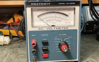 HEATHKIT AC-volttimittari IM-5238 vuodelta 1976