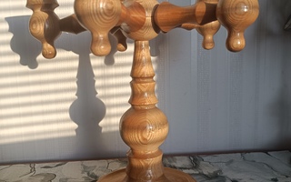5-haarainen antiikkinen puinen kynttilanjalka