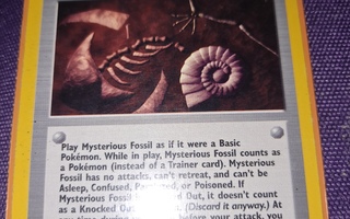 Trainer Mysterious Fossil 62/62 Fossil set common card