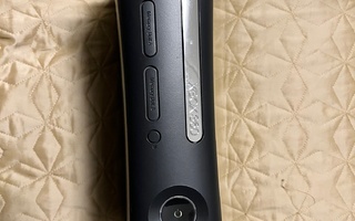 Xbox 360 + 3 peliä