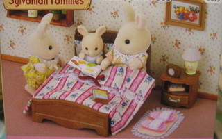 SYLVANIAN FAMILIES 5019  LEVEÄ PARIVUODESETTI