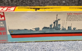 HMS Torquay Froc . Sotalaivan pienoismalli koottava