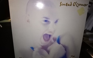 LP Sinead O'Connor : the Lion and the Cobra ( SIS POSTIKULU)
