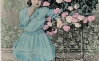 LAPSI / Pikku mademoiselle ja kaunis ruusupuu. 1900-l.