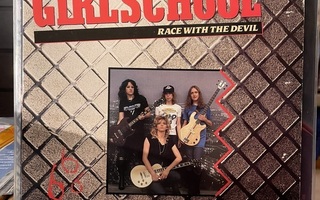 Girlschool - Race with the devil lp (nimikirjoitukset)