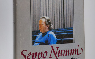 Seppo Nummi : Laulujen keskeltä : valikoima kirjoituksia