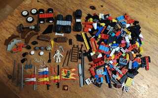 Legot: Knights -osia, luurankofigu, lohikäärmelippu yms.