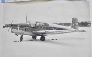 2 VANHAA Valokuvaa Lentokoneet Snövit ym 1940-l