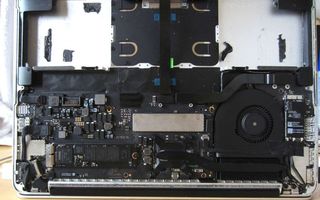 Macbook Pro A1502 (2015) i7/16 emolevy korjattavaksi