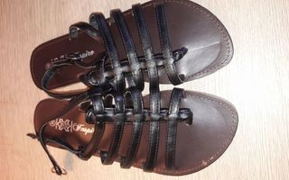 Kengät : mustat sandaalit koko 39 sisämitta 24cm