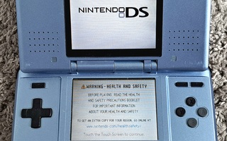 Nintendo DS - Käsikonsoli + pelejä
