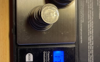 175 grammaa suomalaisia hopeakolikoita