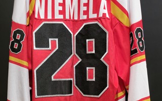 #28 Niemelä Game-Worn pelipaita