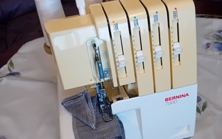 Bernina 700 D