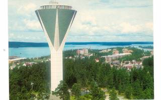 Lahti: Vesitorni ja takana Vesijärvi (vaakakuva)