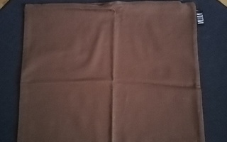 VALLILA tummanruskea tyynynpäällinen, koko 42.5X42.5cm