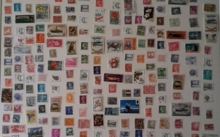 Ulkomaisia postimerkkejä n. 280 kpl