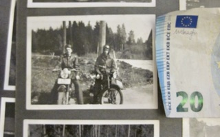 3 VANHAA Valokuvaa Moottoripyörä Royal Enfiled Komet ym 1952
