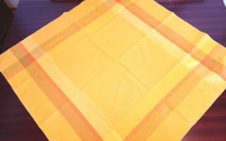 Upea, keltainen retro pöytäliina 85 cm x 88 cm