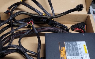 Corsair 550W virtalähde