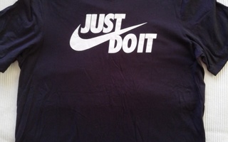 Nike Just do it musta t-paita kokoa L