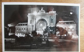 Eurooppa 1939 Unkari, Budapest rautatieasema valaistuna