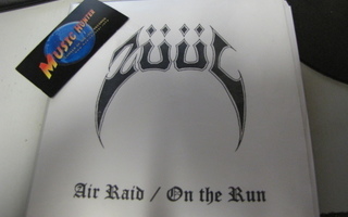 ZUUL-AIR RAID / ON THE RUN 7" SINGLE UUSI