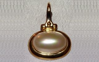 Lukollinen helmi riipus helminauhalle hopeinen kultauksella