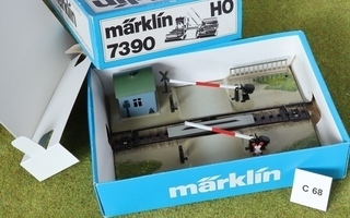 #C68 Uudenveroinen Märklin tasoristeys 7390 + laatikko