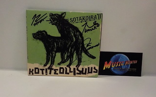 KOTITEOLLISUUS - SOTAKOIRA II CD + KOKO BÄNDIN NIMMARIT