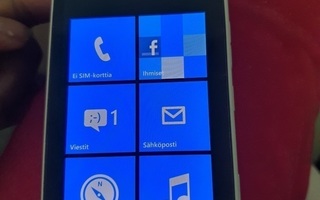 Lumia 900 puhelin