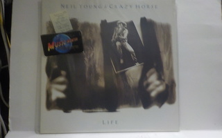 NEIL YOUNG & CRAZY HORSE - LIFE M-/M- SAKSA 1987 LP